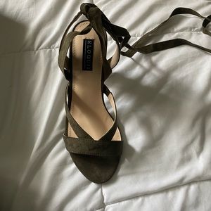 NWT tie up with chunky heel